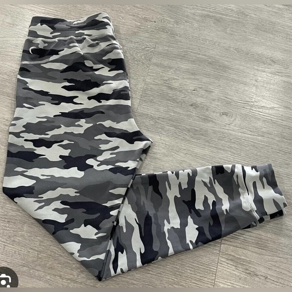 ZYIA GREY CAMO UNWIND JOGGERS